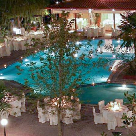 Four Seasons Hotel Trílofon Eksteriør bilde