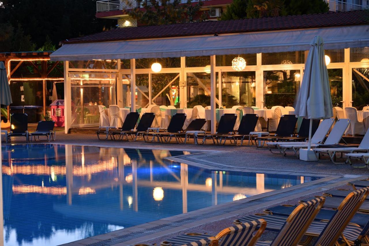 Four Seasons Hotel Trílofon Eksteriør bilde